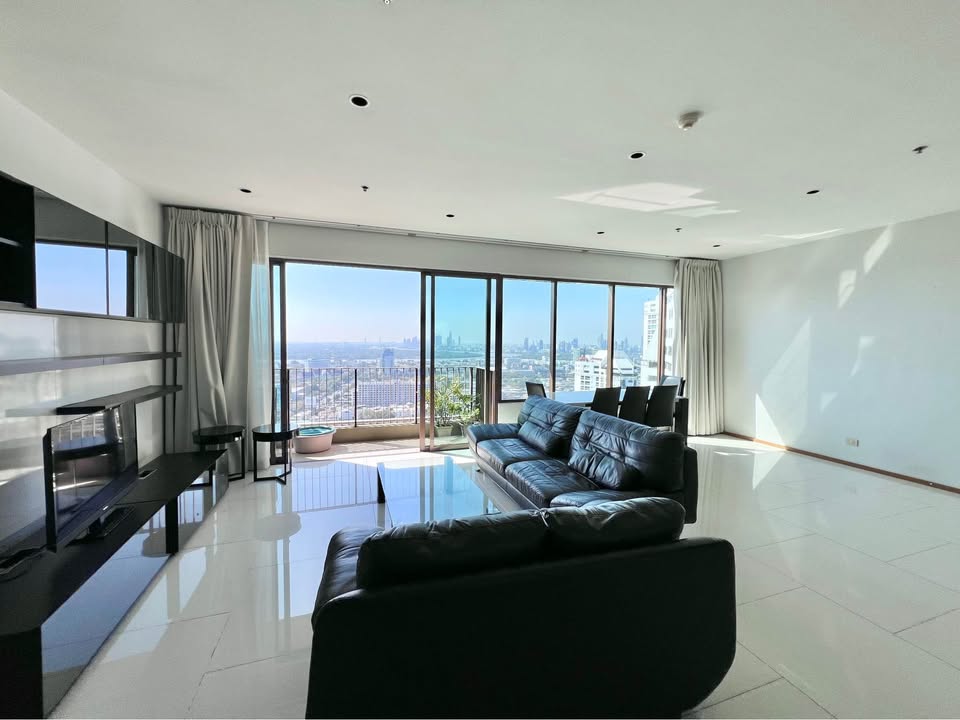 612130977_2213836709149478_1048642385874105600_n